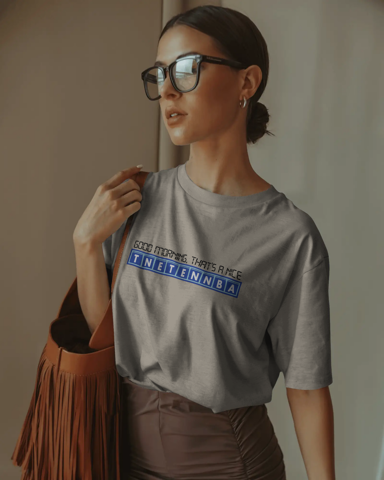 Woman wearing a grey t-shirt with text, standing indoors. - IT Crowd - Tnetennba