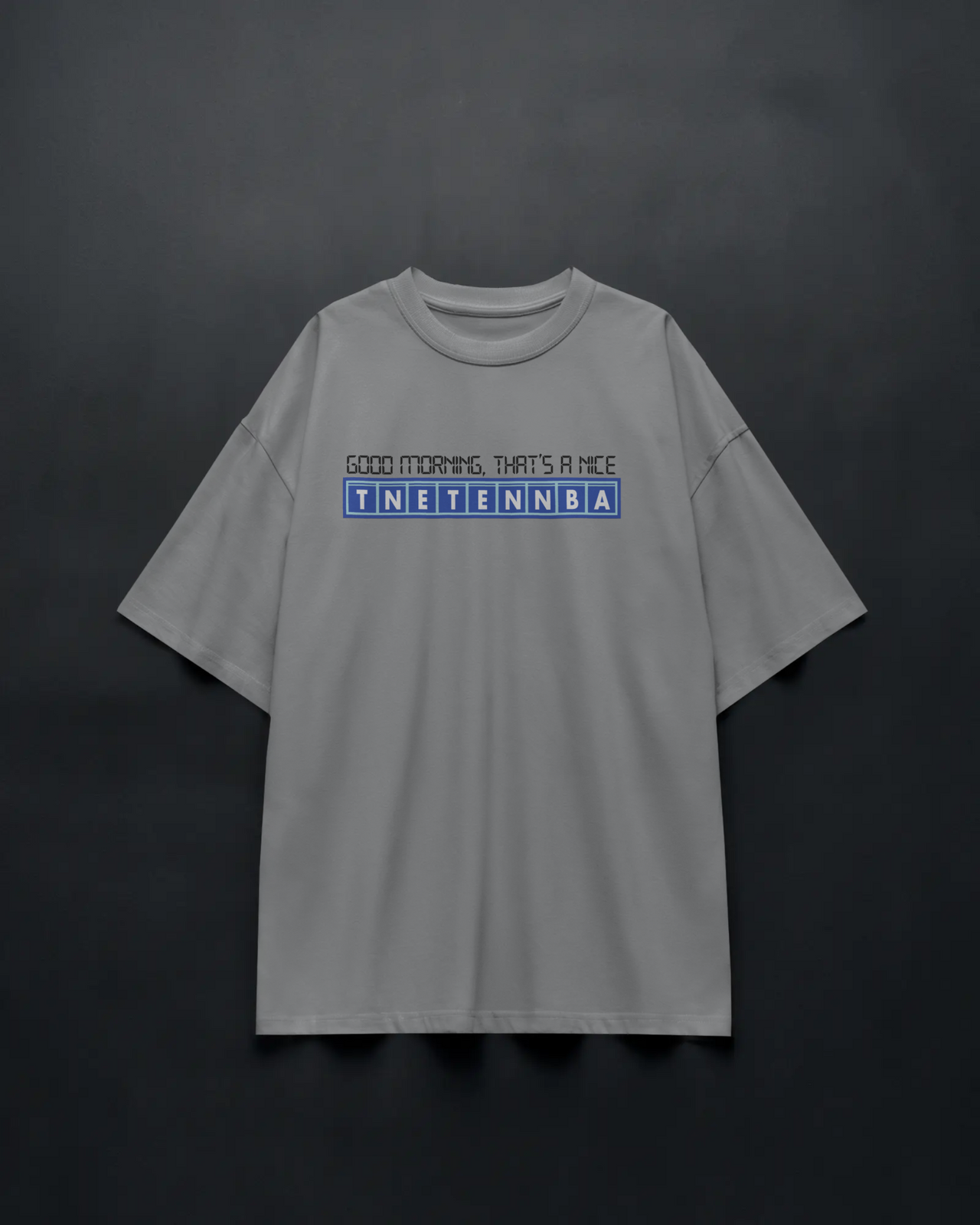 Gray t-shirt with text on a black background - IT Crowd - Tnetennba